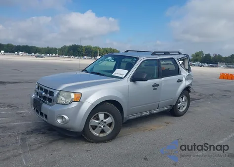 2009 Ford Escape Xlt z USA, uszkodzony, nr VIN 1FMCU93G09KB54459